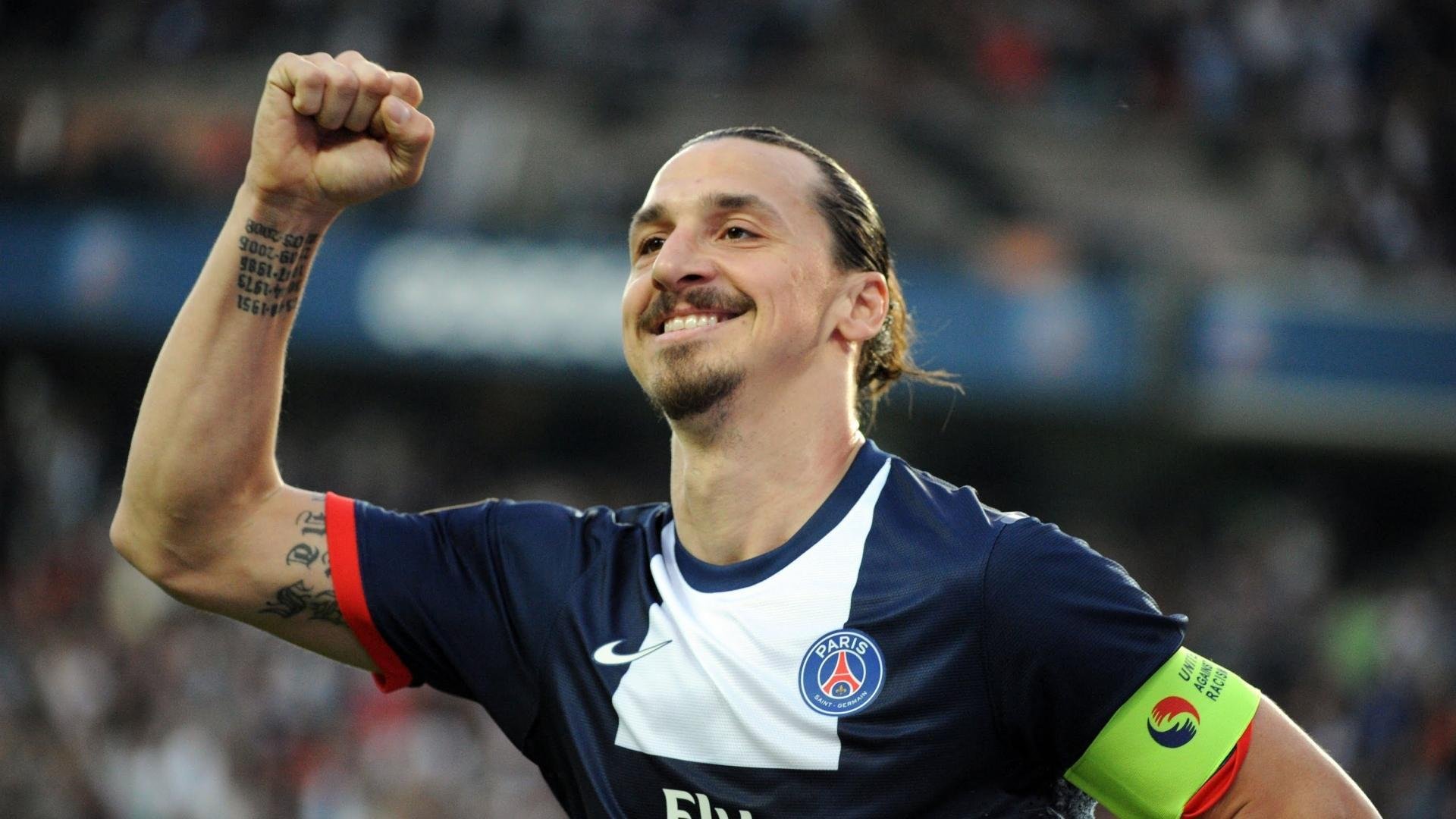 欧冠足球衍生品热销，粉丝追逐心中的英雄，足球队欧冠