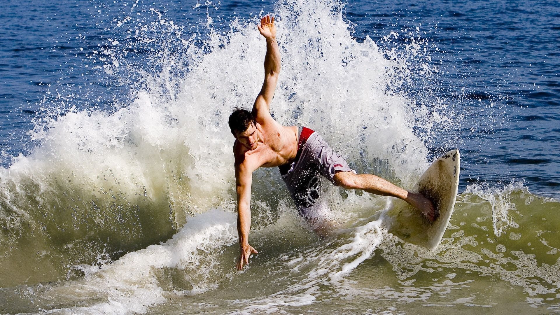 边走边打：台球运动的休闲娱乐新体验，打台球走位教学视频